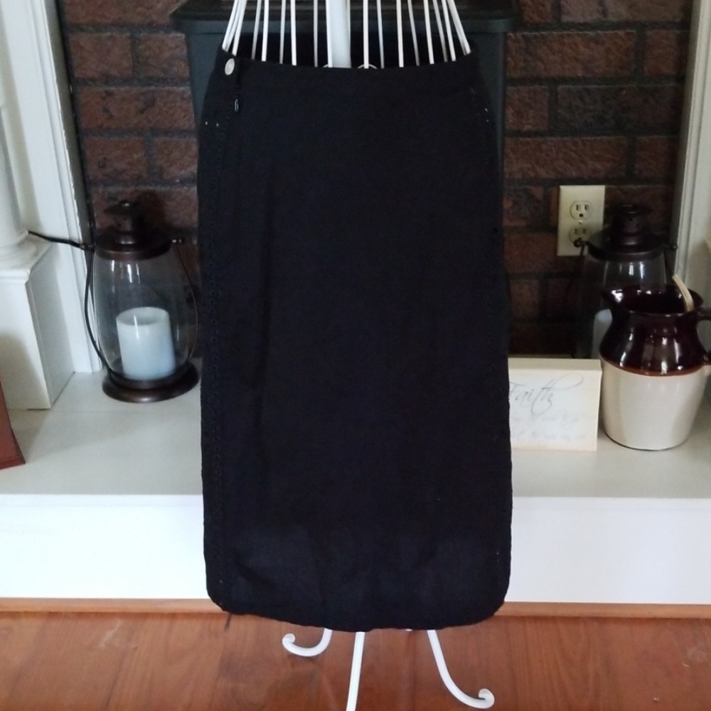 Black Skirt - Picture 3 of 7